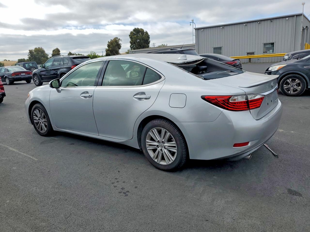 2015 LEXUS ES 350 — снимка 2