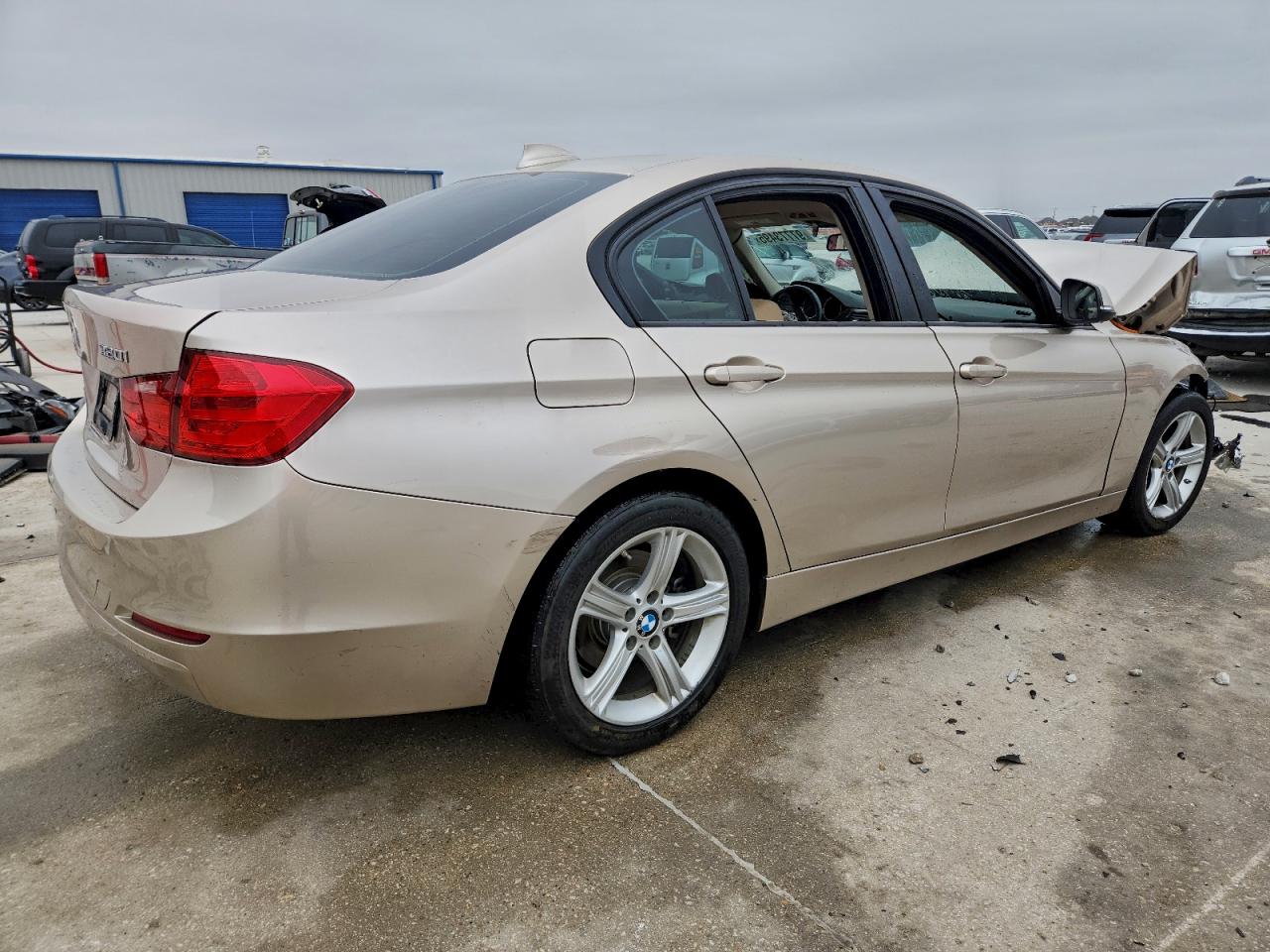 2014 BMW 320 I — снимка 3