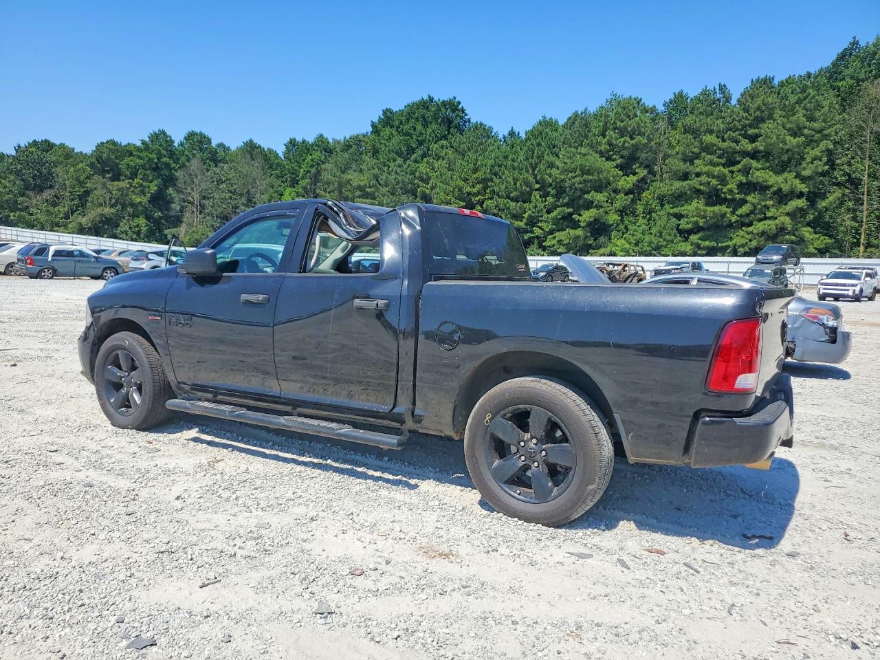 2016 RAM 1500 ST — снимка 2