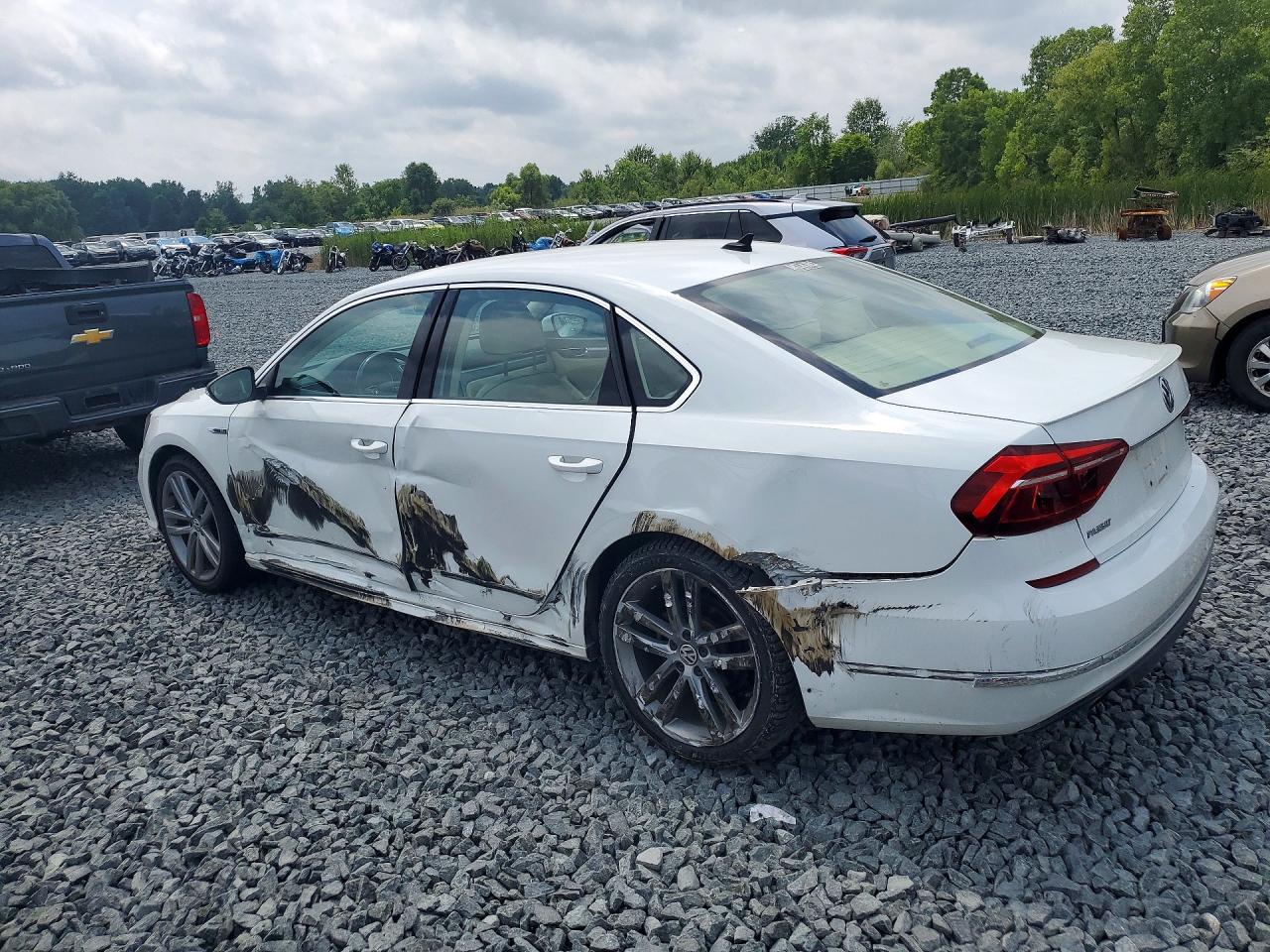 2017 VOLKSWAGEN PASSAT R-LINE — снимка 2