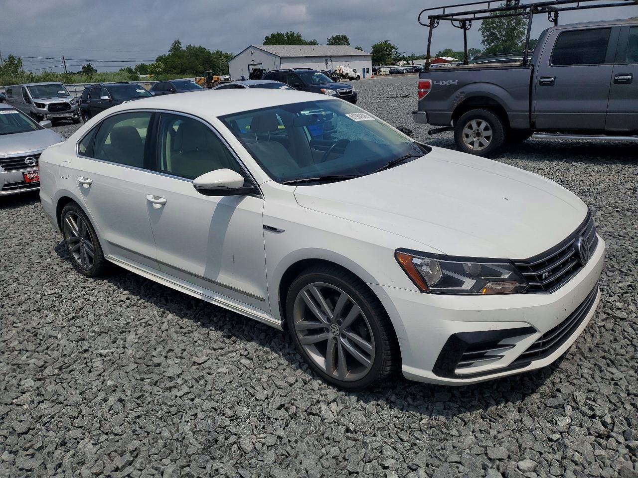 2017 VOLKSWAGEN PASSAT R-LINE — снимка 4
