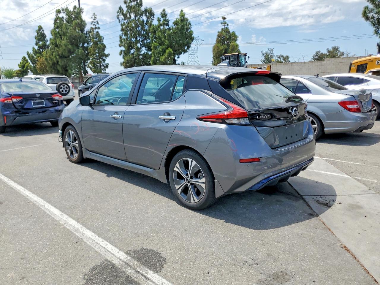 2020 NISSAN LEAF SV — снимка 2