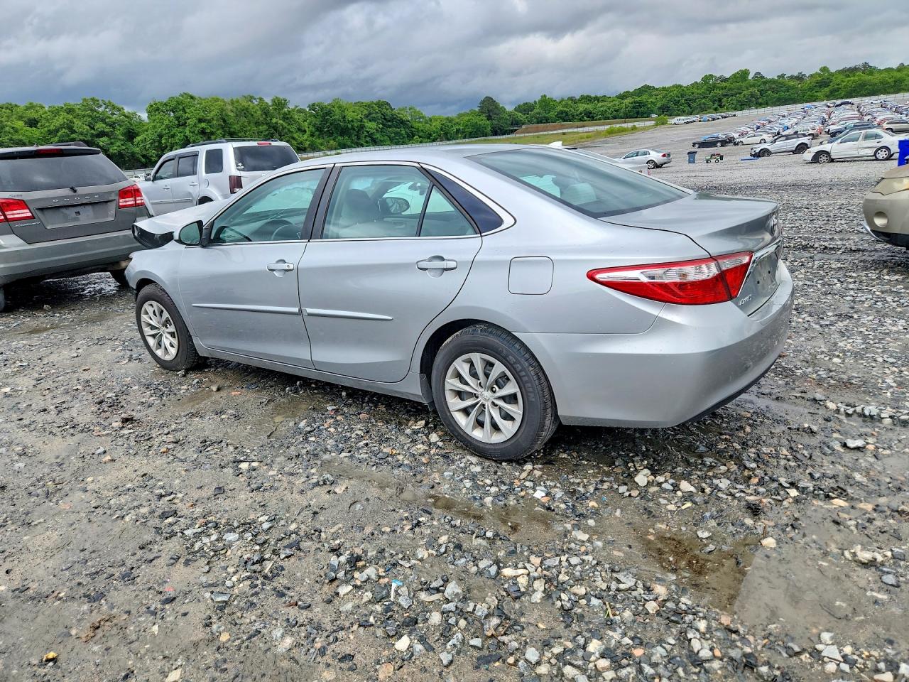 2015 TOYOTA CAMRY LE — снимка 2