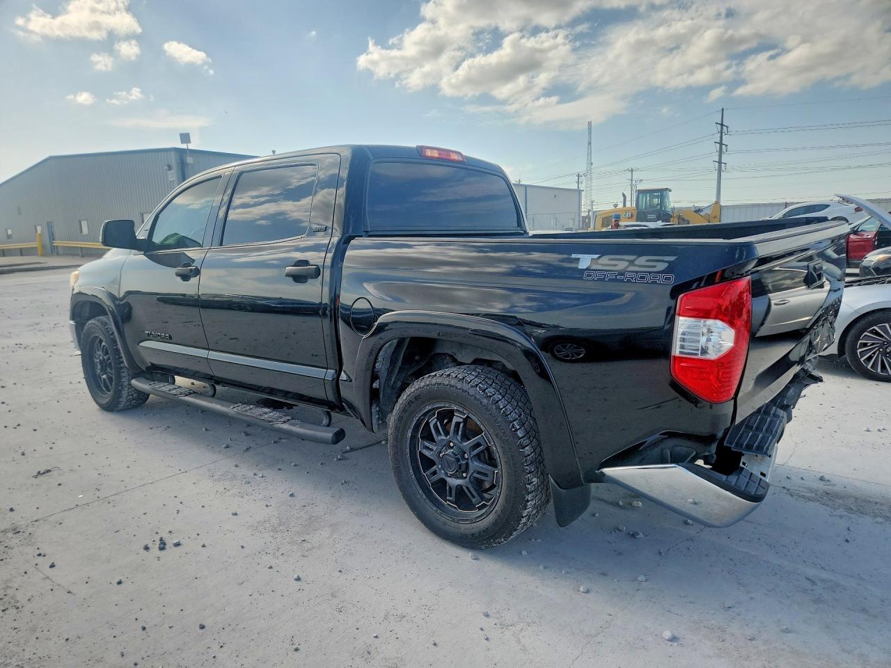 2017 TOYOTA TUNDRA CREWMAX SR5 — снимка 2