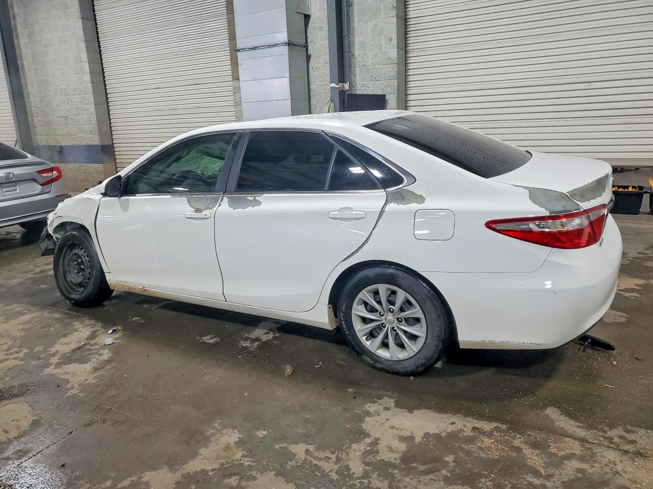 2015 TOYOTA CAMRY LE — снимка 2
