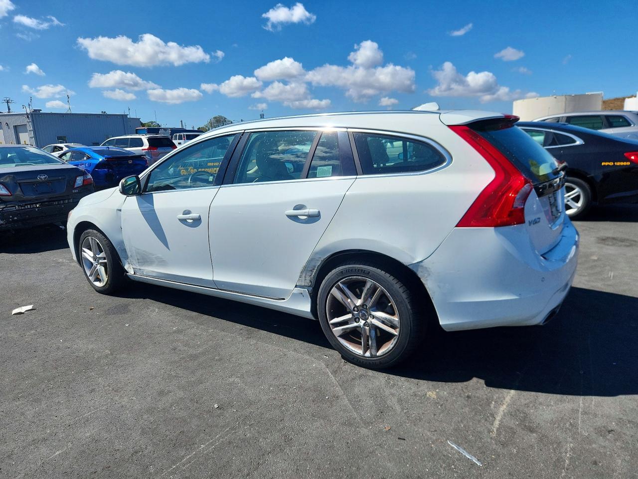 2015 VOLVO V60 PLATINUM — снимка 2