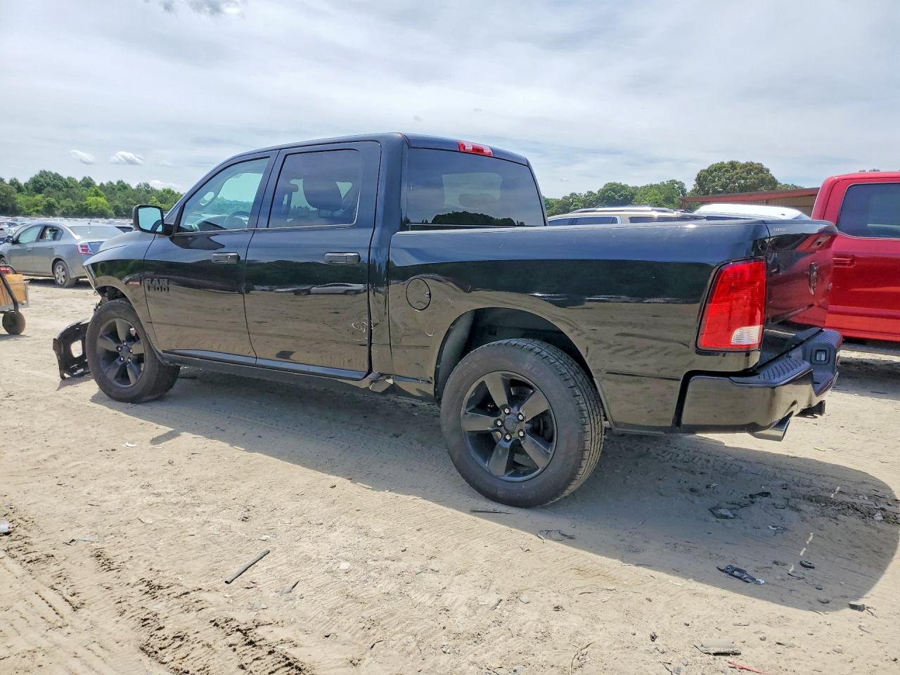 2017 RAM 1500 ST — снимка 2