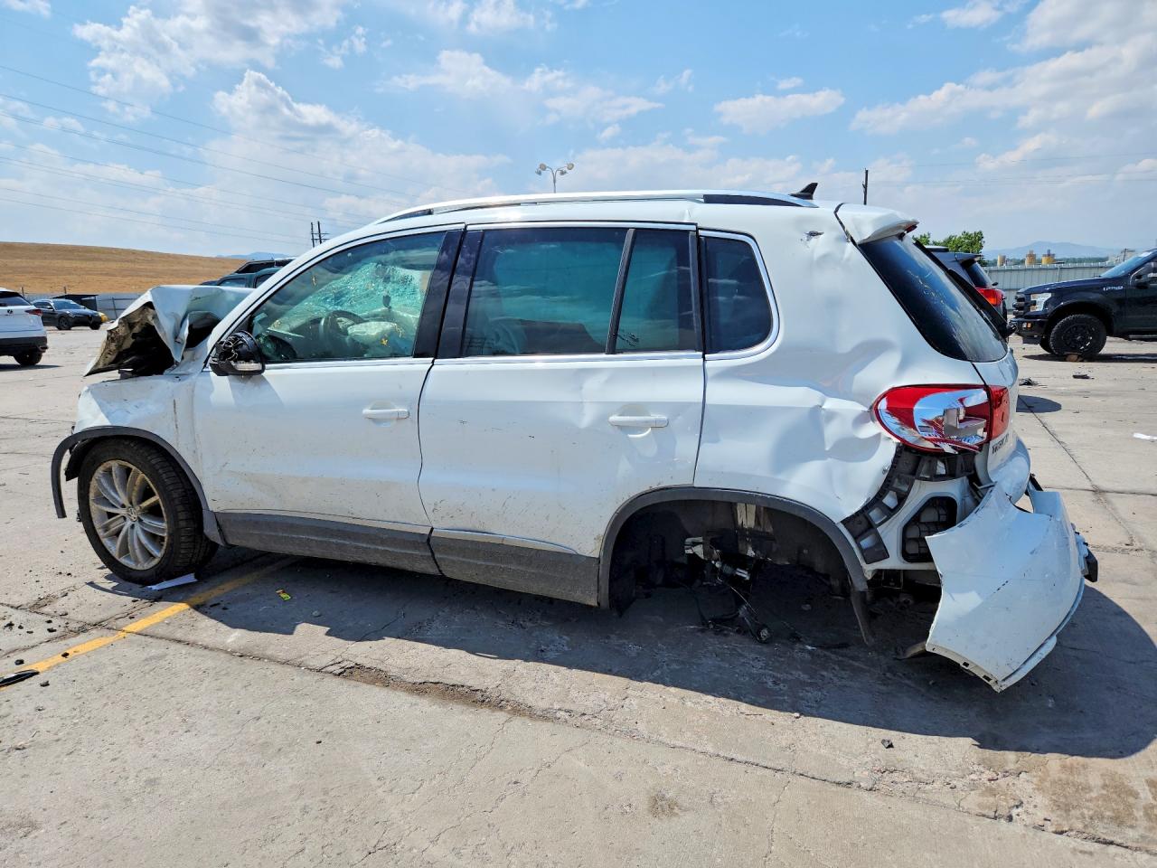 2015 VOLKSWAGEN TIGUAN S — снимка 2