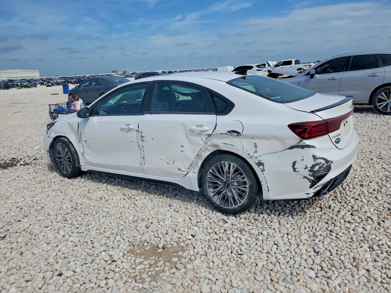 2024 KIA FORTE GT LINE — снимка 2