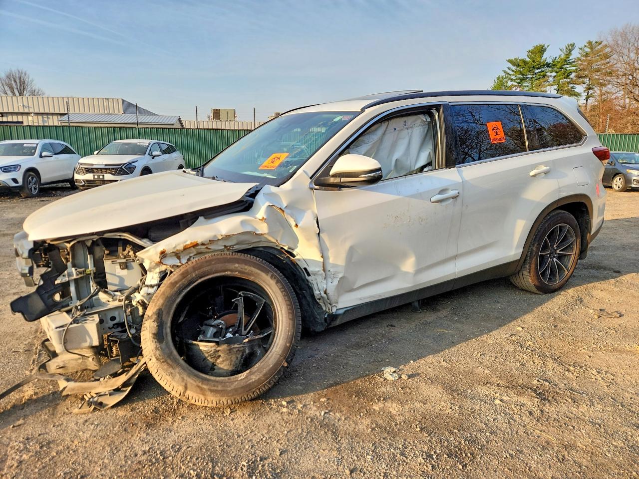 2019 TOYOTA HIGHLANDER SE