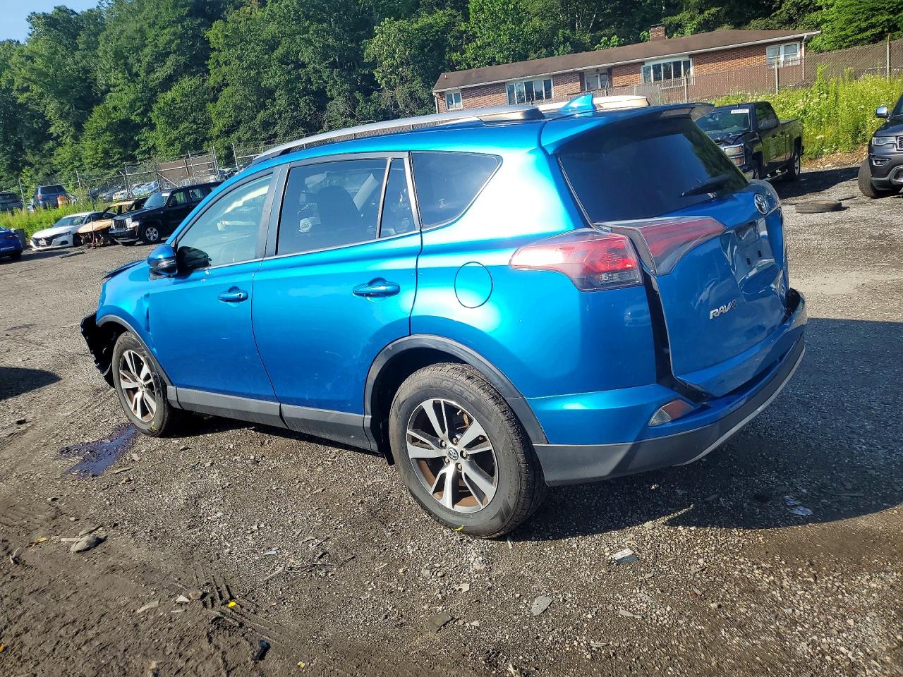 2017 TOYOTA RAV4 XLE — снимка 2