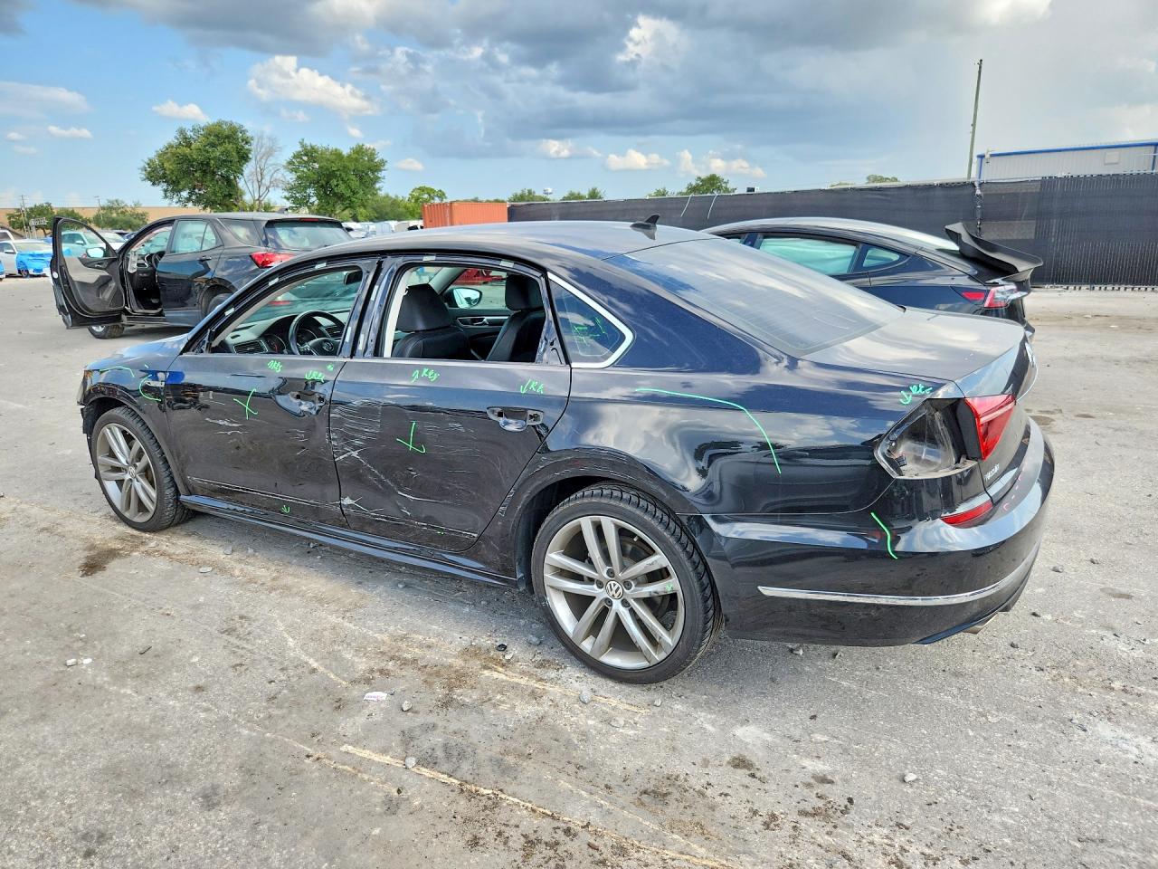 2017 VOLKSWAGEN PASSAT R-LINE — снимка 2