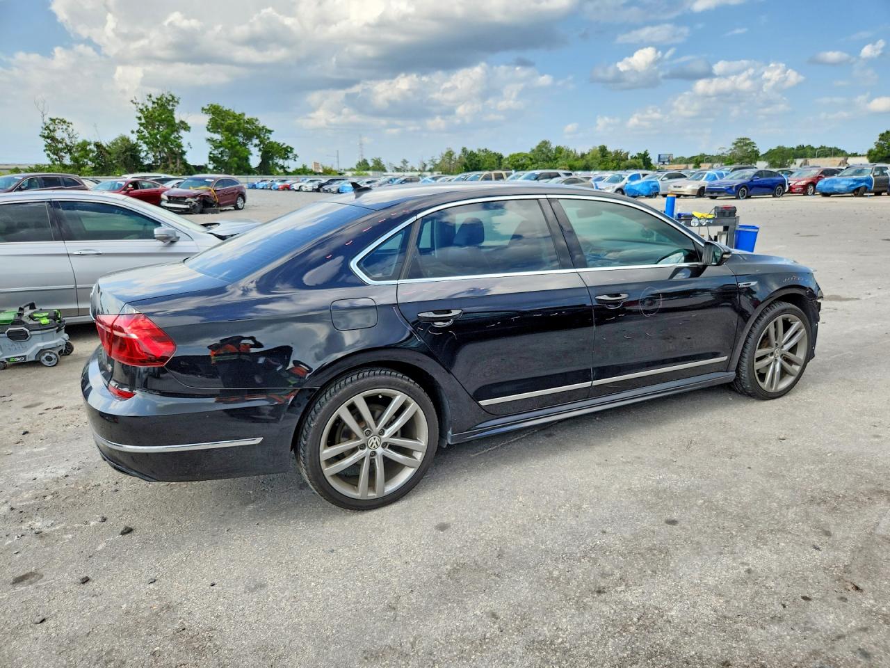 2017 VOLKSWAGEN PASSAT R-LINE — снимка 3