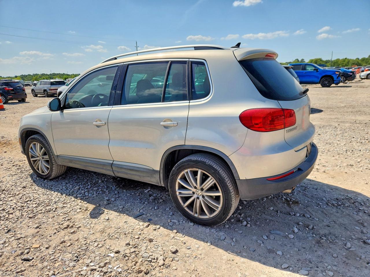 2015 VOLKSWAGEN TIGUAN S — снимка 2