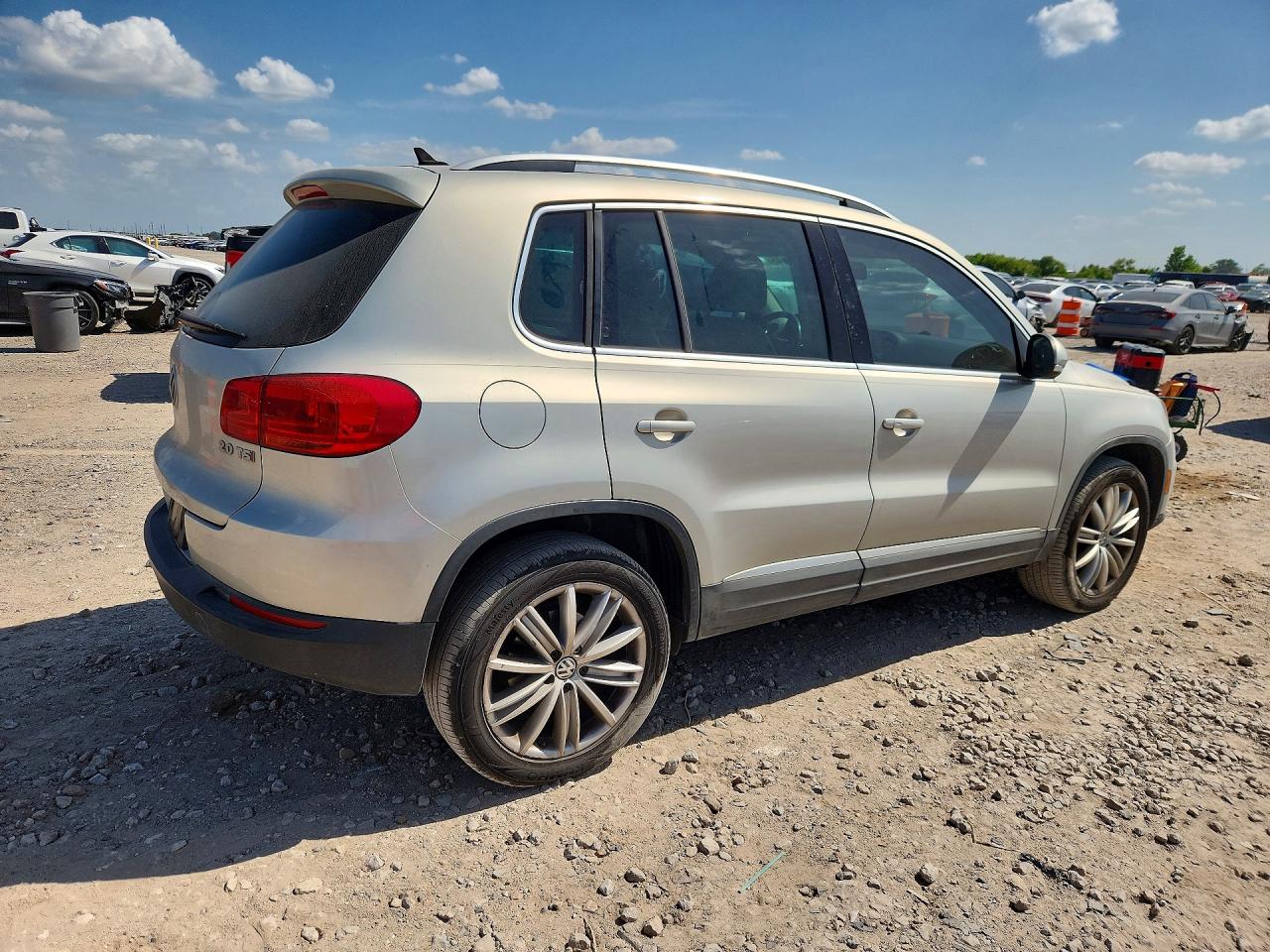2015 VOLKSWAGEN TIGUAN S — снимка 3