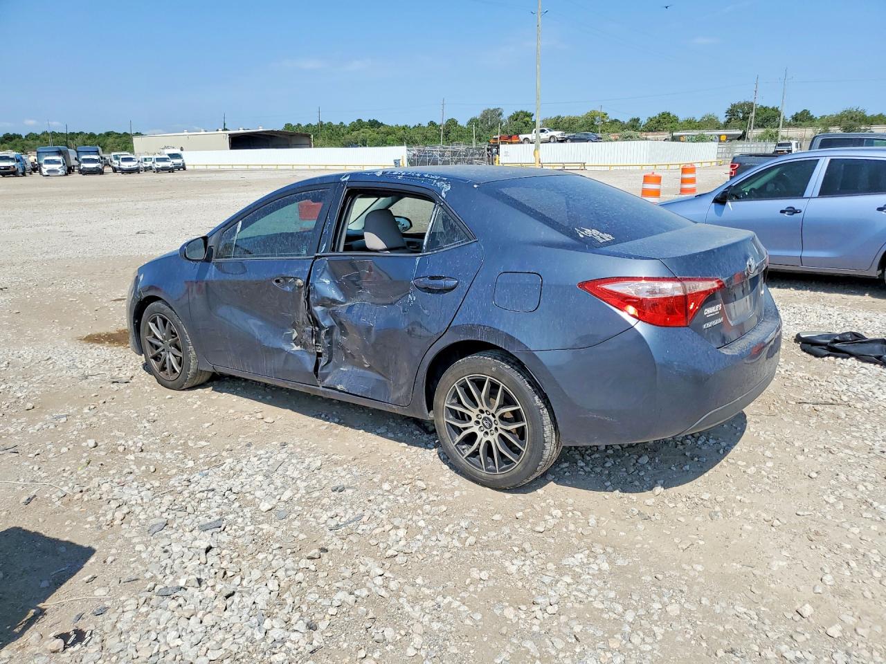 2017 TOYOTA COROLLA LE — снимка 2