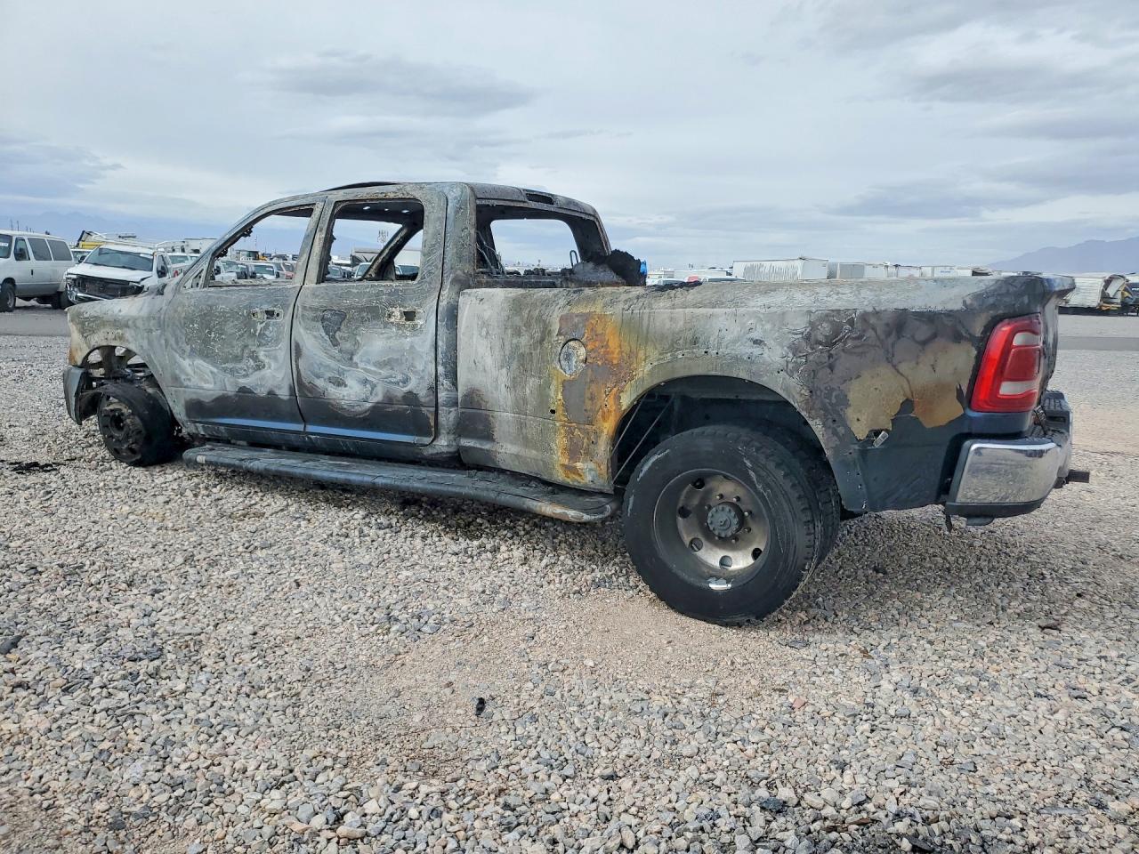 2022 RAM 3500 LARAMIE — снимка 2
