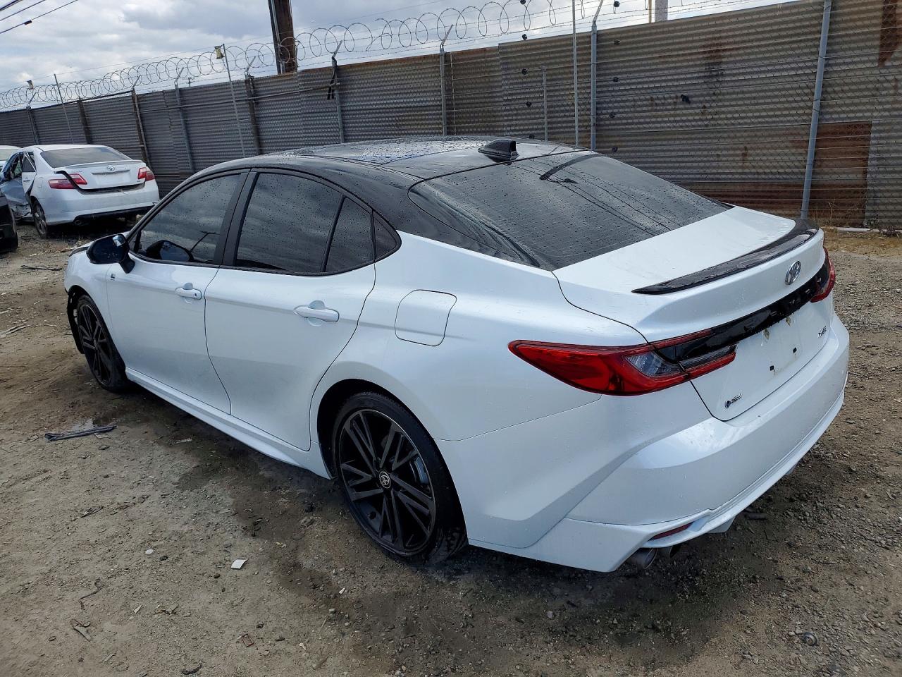 2025 TOYOTA CAMRY XSE — снимка 2