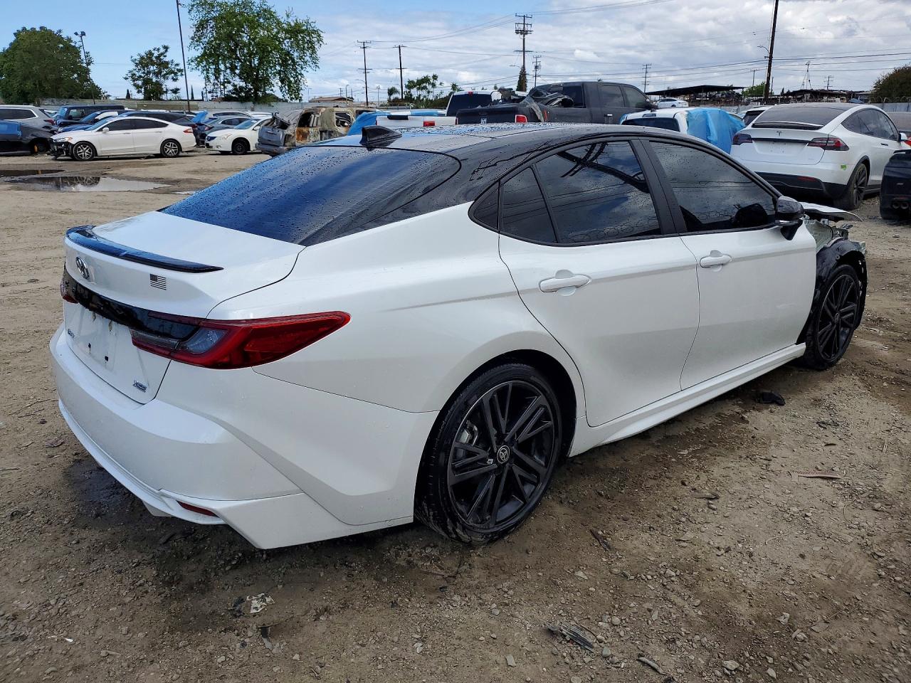2025 TOYOTA CAMRY XSE — снимка 3