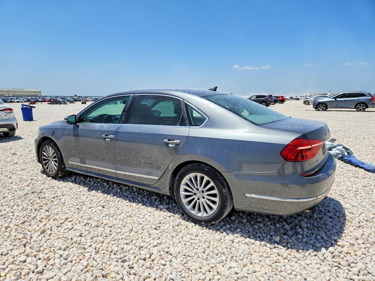 2016 VOLKSWAGEN PASSAT SE — снимка 2