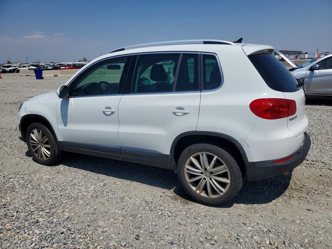2015 VOLKSWAGEN TIGUAN S — снимка 2