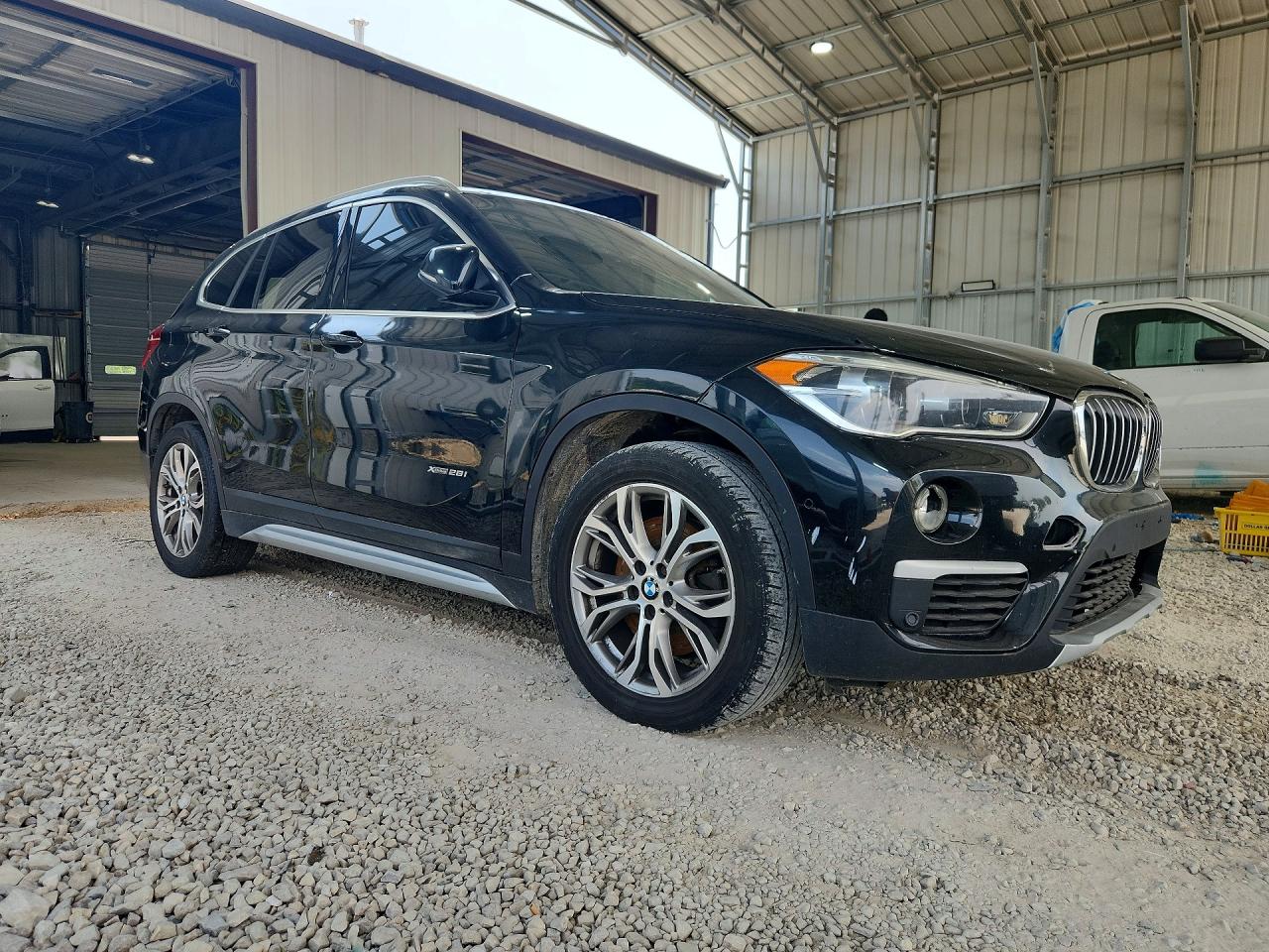 2017 BMW X1 XDRIVE28I — снимка 4