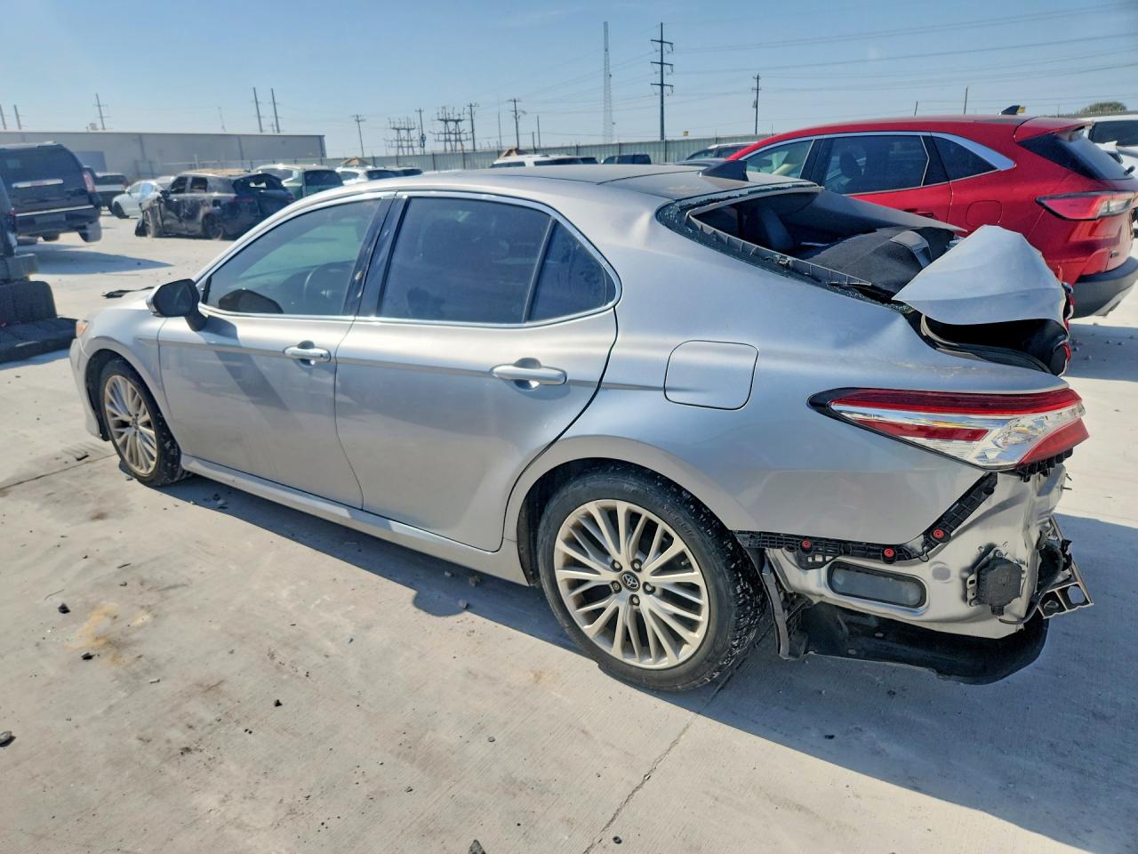 2019 TOYOTA CAMRY XLE — снимка 2