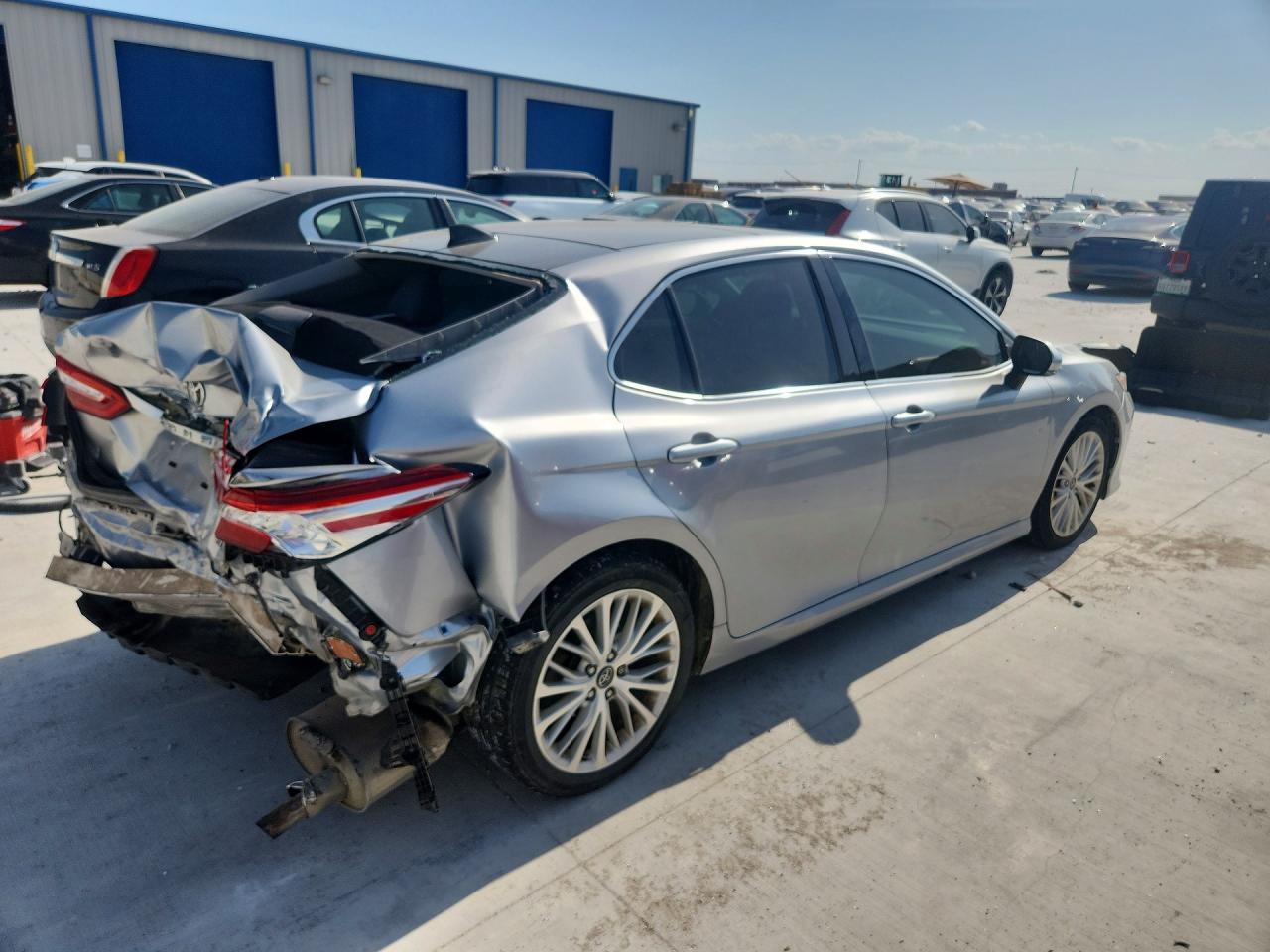 2019 TOYOTA CAMRY XLE — снимка 3
