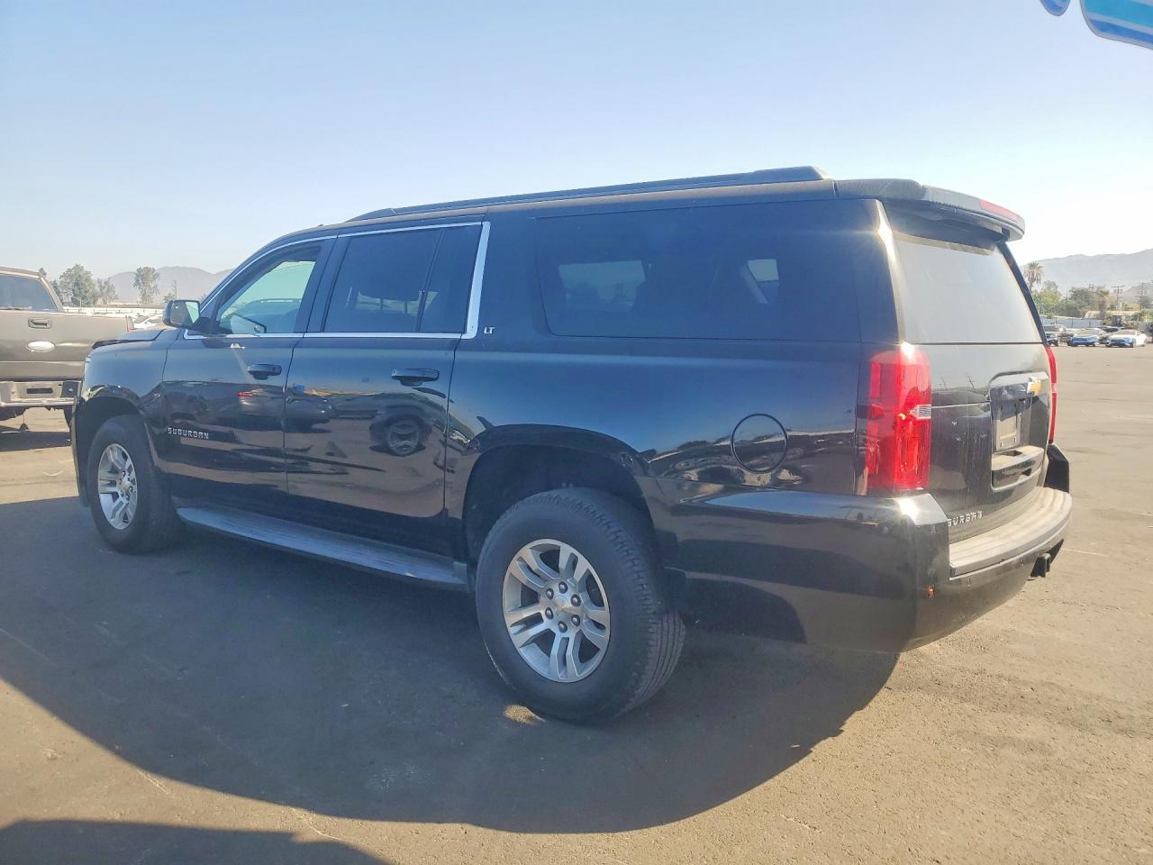 2019 CHEVROLET SUBURBAN C1500 LT — снимка 2