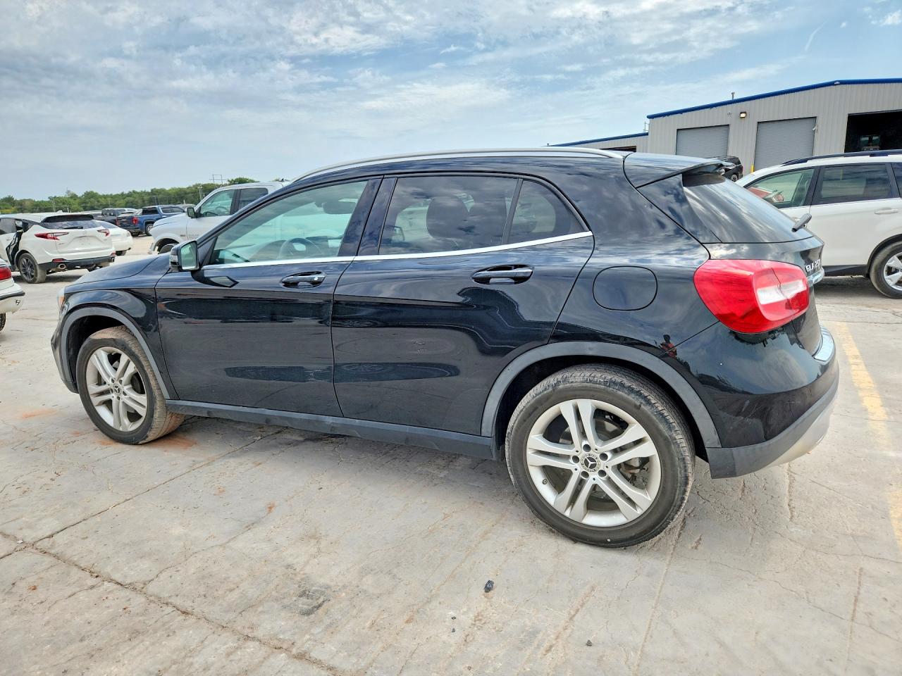 2019 MERCEDES-BENZ GLA 250 4MATIC — снимка 2