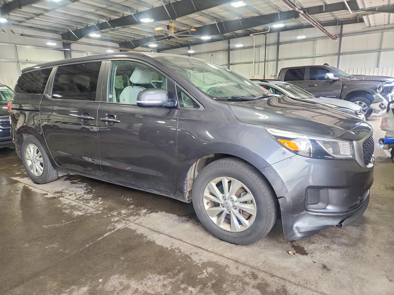 2017 KIA SEDONA LX — снимка 4