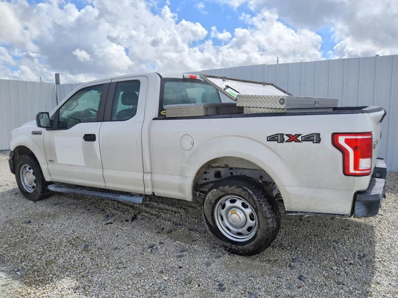 2017 FORD F150 SUPER CAB — снимка 2