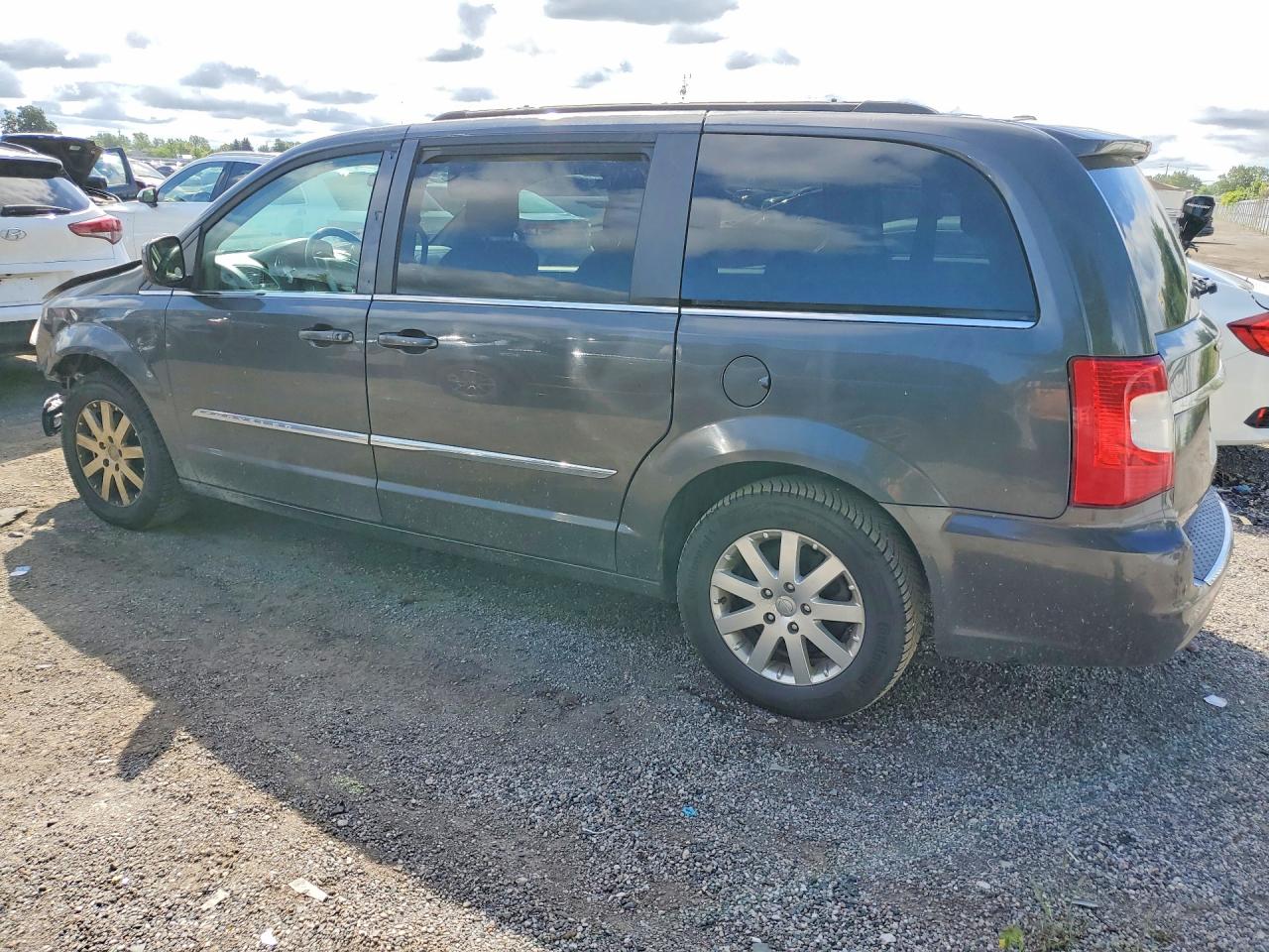 2015 CHRYSLER TOWN & COUNTRY TOURING — снимка 2
