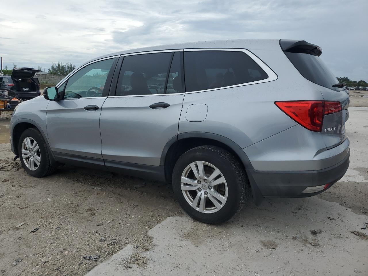 2016 HONDA PILOT LX LX — снимка 2