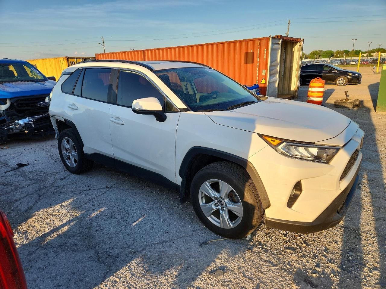 2019 TOYOTA RAV4 XLE — снимка 4