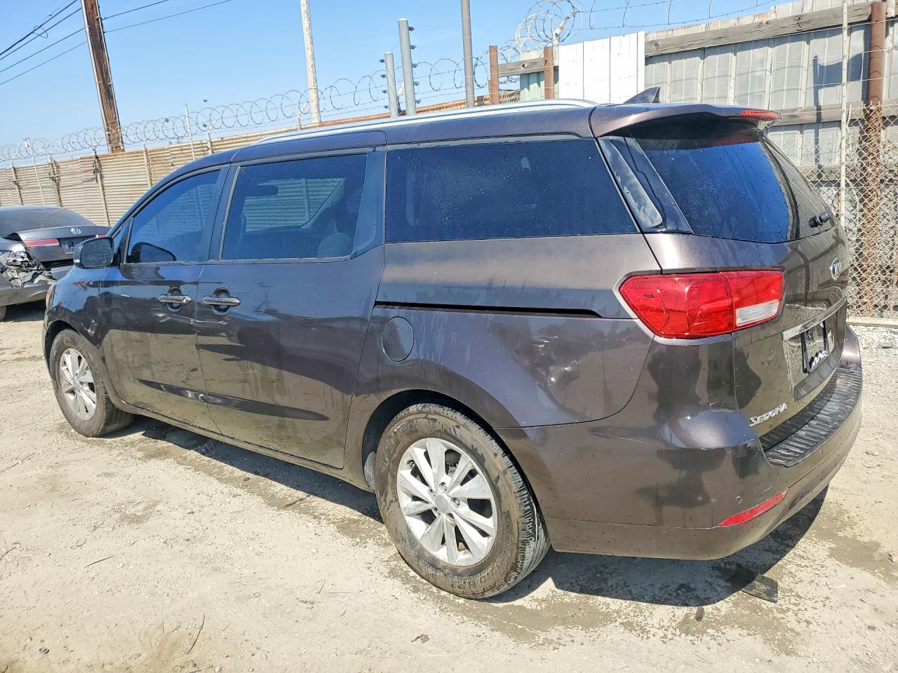 2016 KIA SEDONA LX — снимка 2