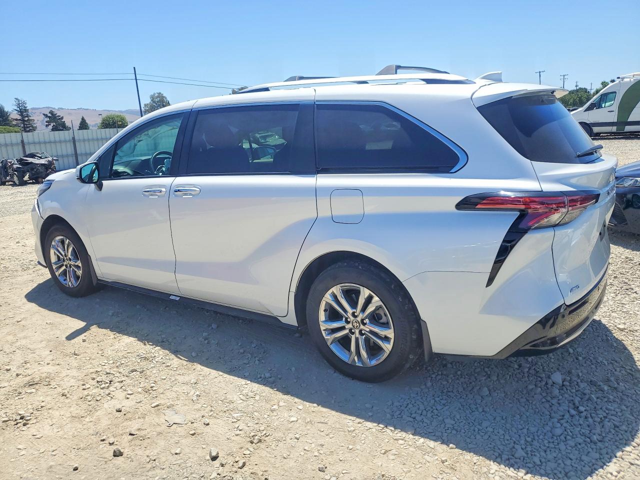 2024 TOYOTA SIENNA PLATINUM 7-PASSENGER — снимка 2
