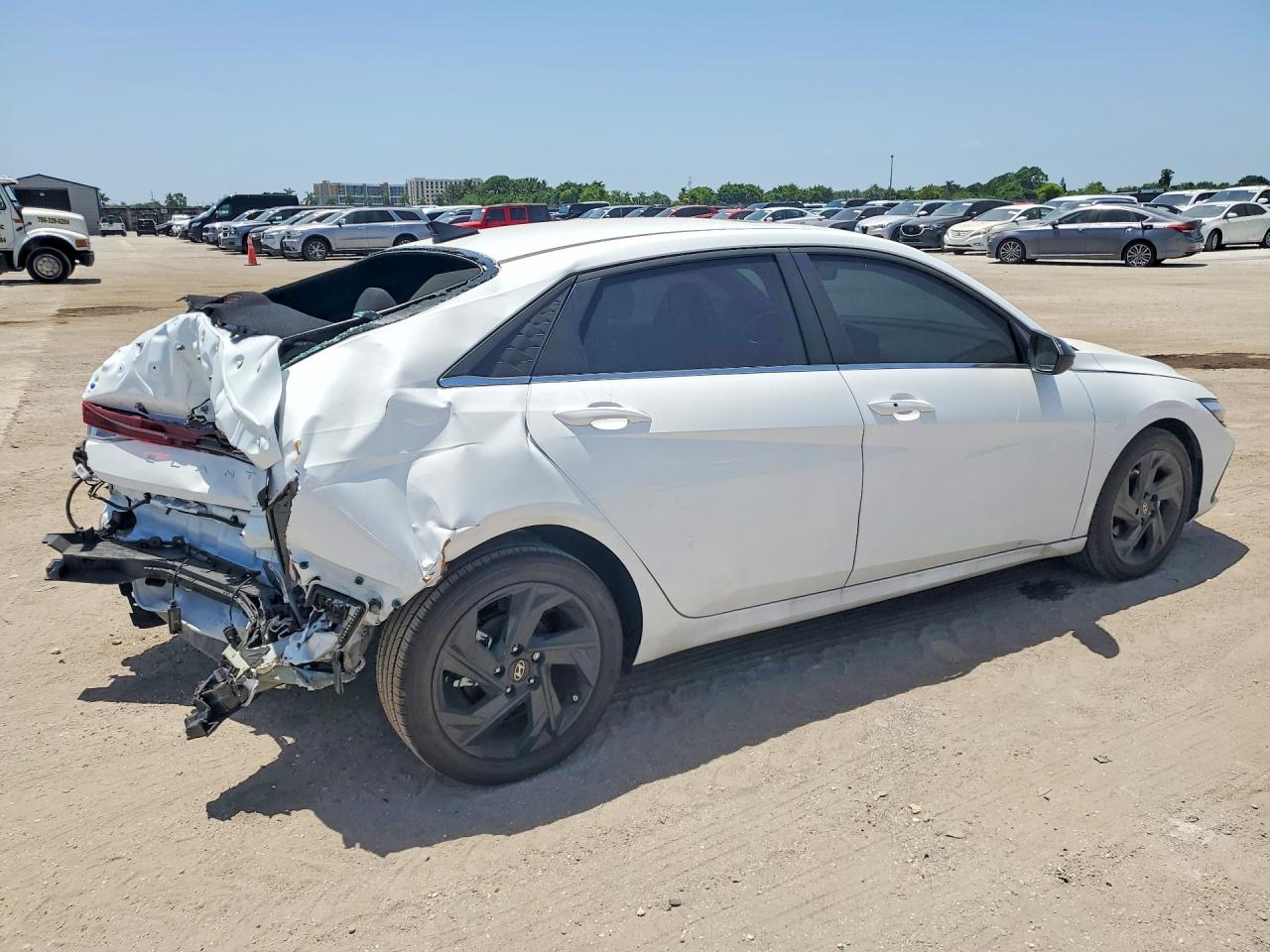 2026 HYUNDAI ELANTRA SEL SPORT PREMIUM — снимка 3