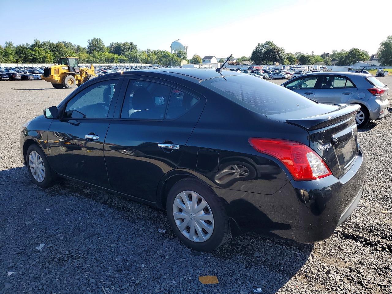 2015 NISSAN VERSA 1.6 SV — снимка 2