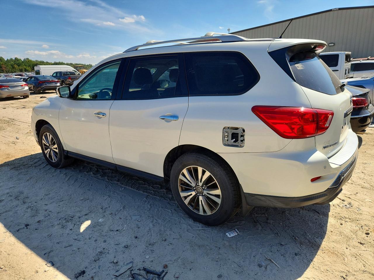 2017 NISSAN PATHFINDER SV — снимка 2