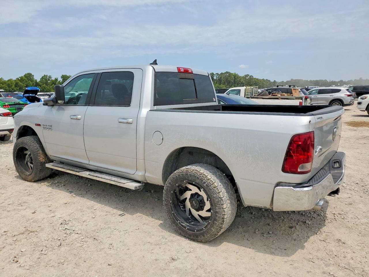 2017 RAM 1500 SLT — снимка 2
