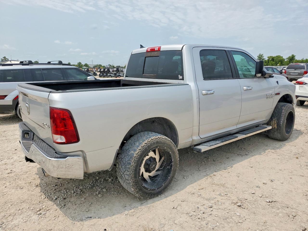 2017 RAM 1500 SLT — снимка 3