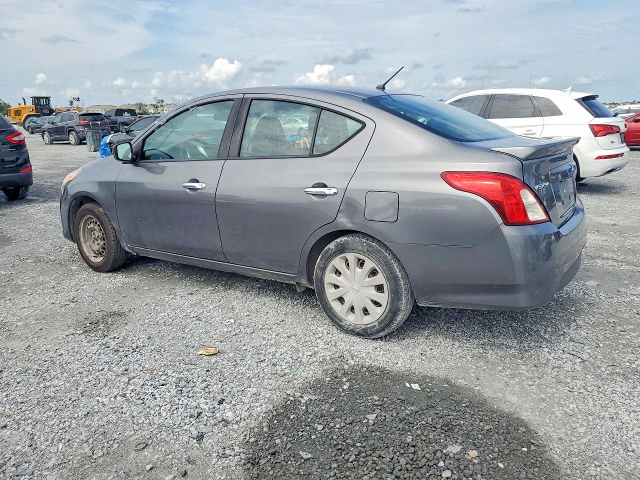 2019 NISSAN VERSA SV — снимка 2
