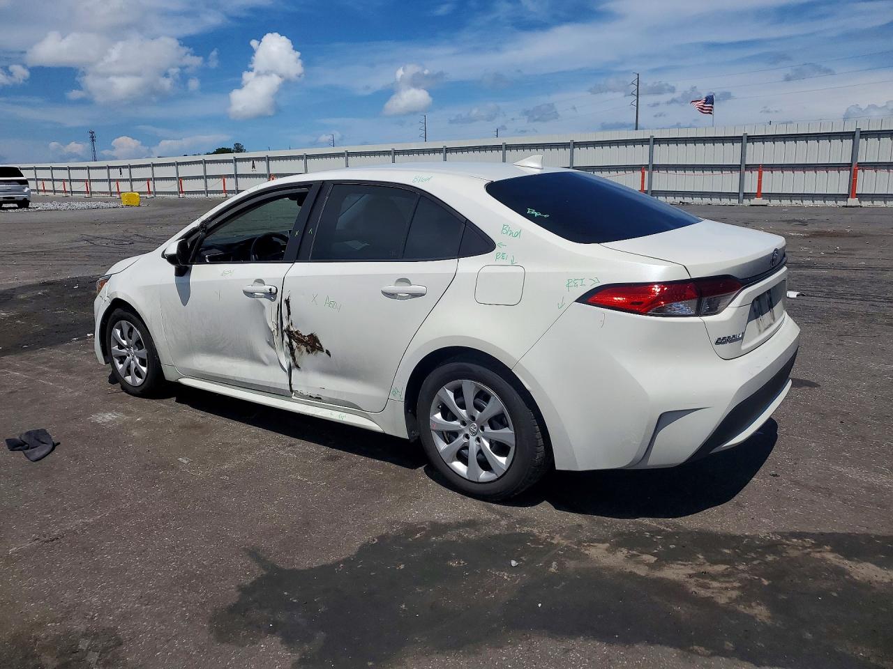 2021 TOYOTA COROLLA LE — снимка 2