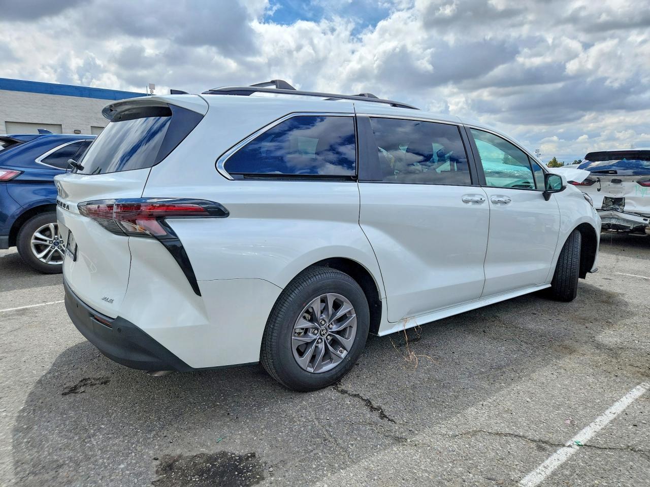 2025 TOYOTA SIENNA XLE 8-PASSENGER — снимка 3