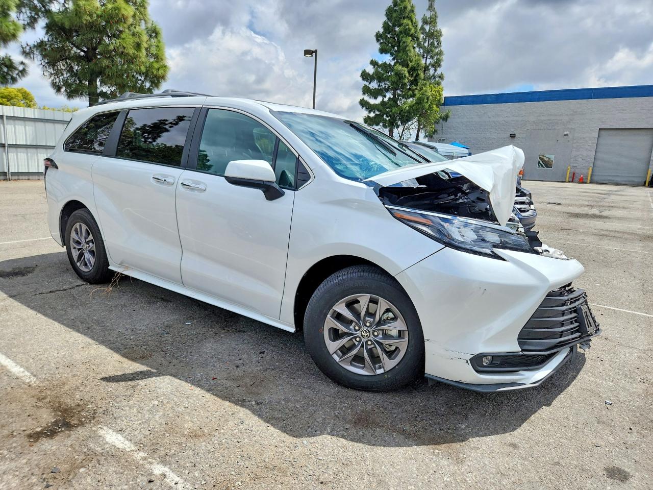 2025 TOYOTA SIENNA XLE 8-PASSENGER — снимка 4