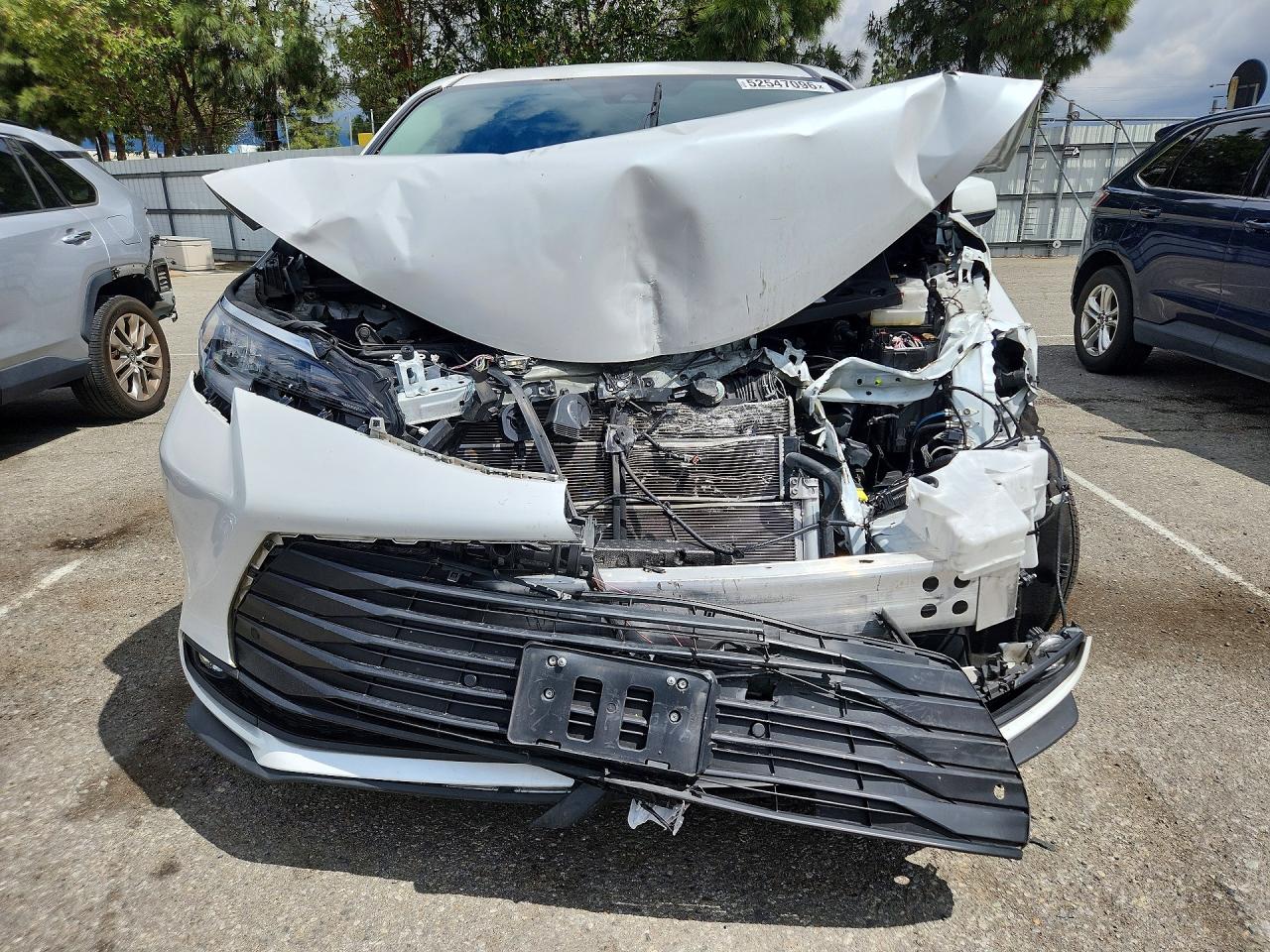 2025 TOYOTA SIENNA XLE 8-PASSENGER — снимка 5