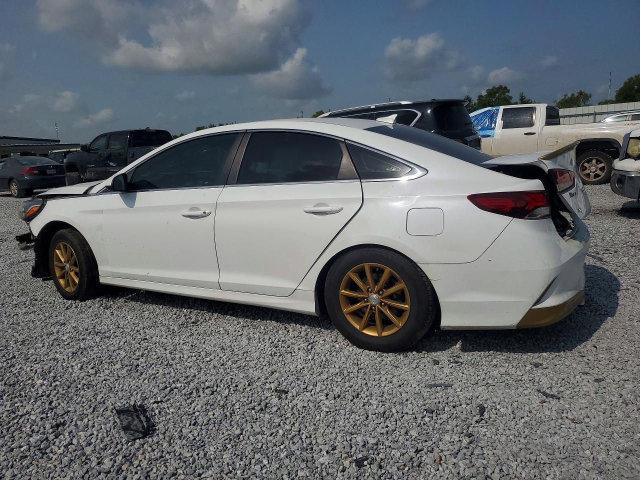 2019 HYUNDAI SONATA SE — снимка 2