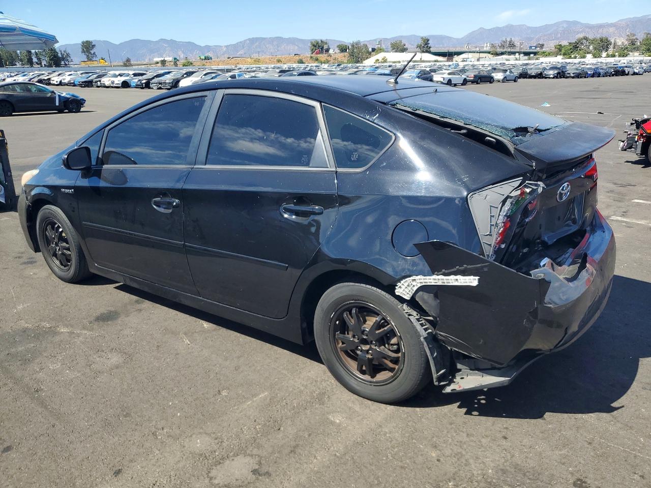 2015 TOYOTA PRIUS TWO — снимка 2