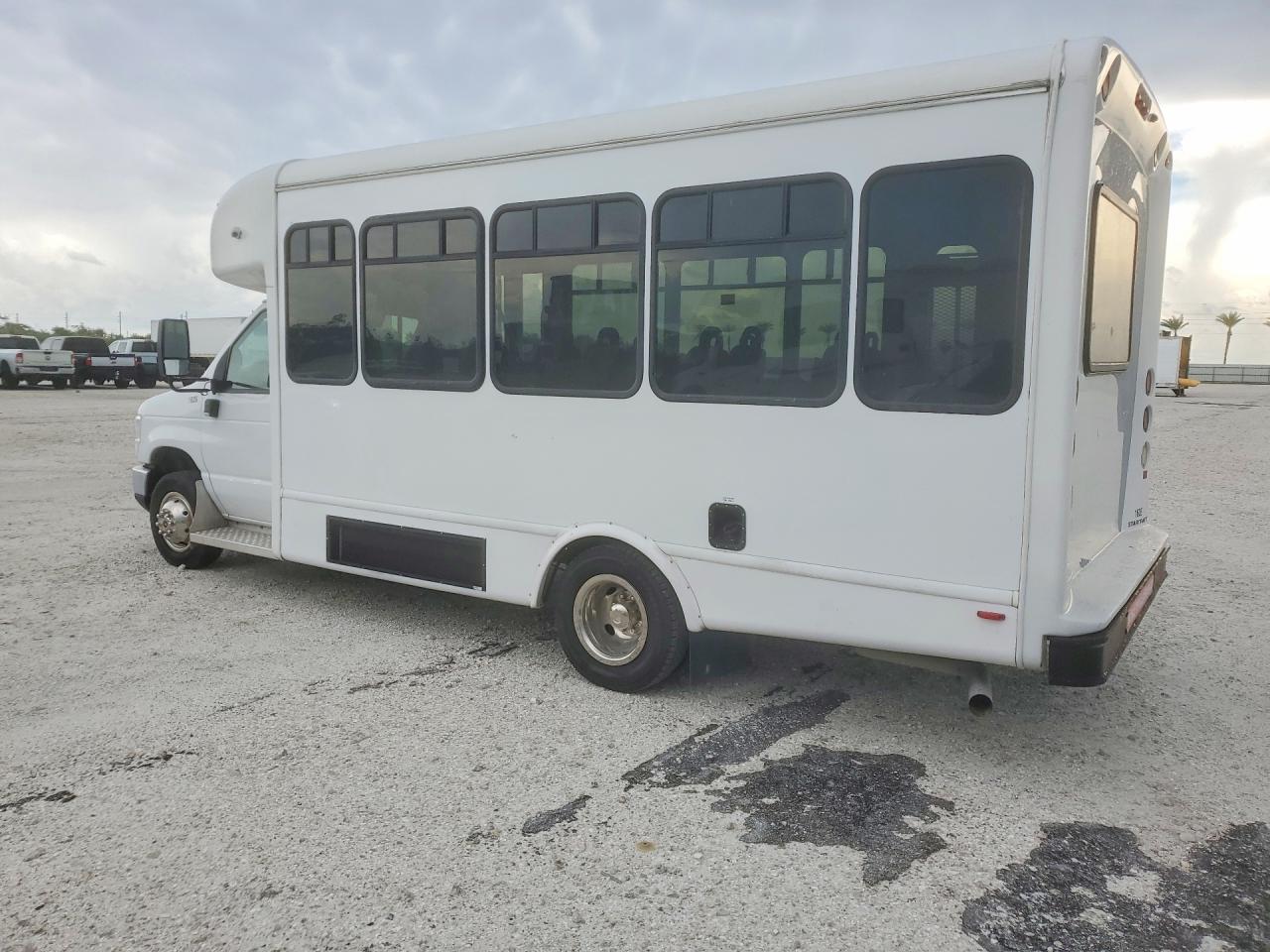2021 FORD ECONOLINE E350 SUPER DUTY CUTAWAY VAN — снимка 2